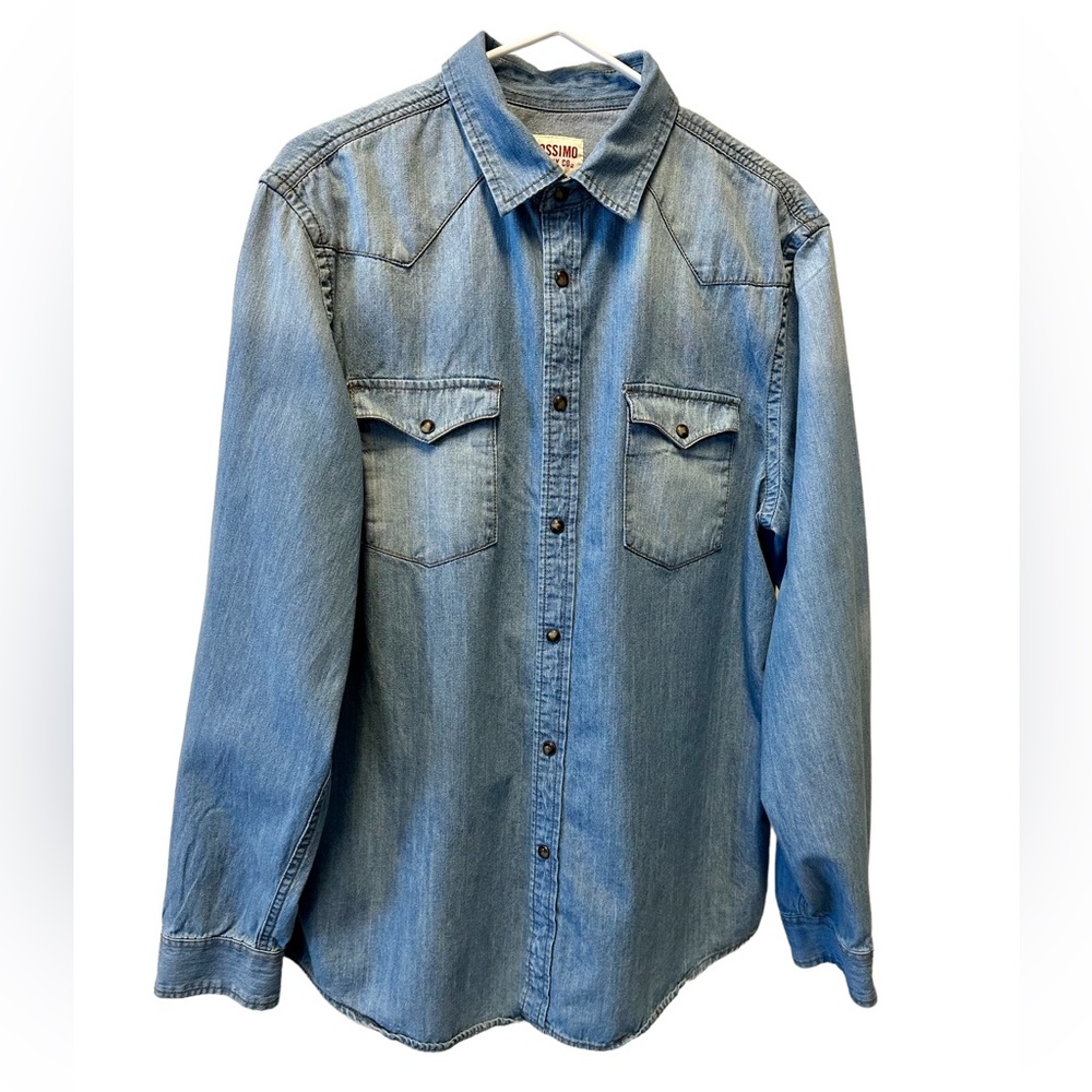 Mossimo, long sleeve button , denim, size large, Pearl snaps